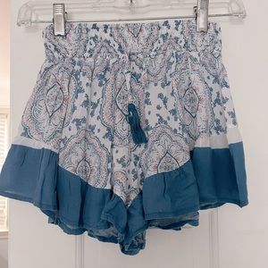 Surf Gypsy flowy shorts size M (runs small)